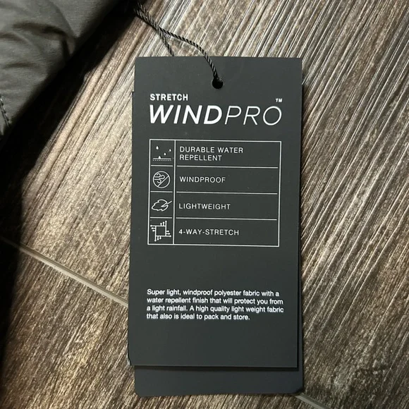 J Lindeberg Men’s Ash Light Packable Vest in Volcanic Ash - Picture 6 of 9